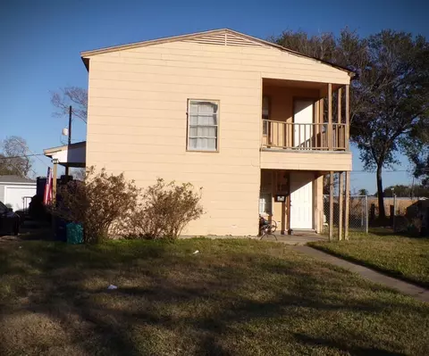 618 N 11th St, Texas City, TX 77590