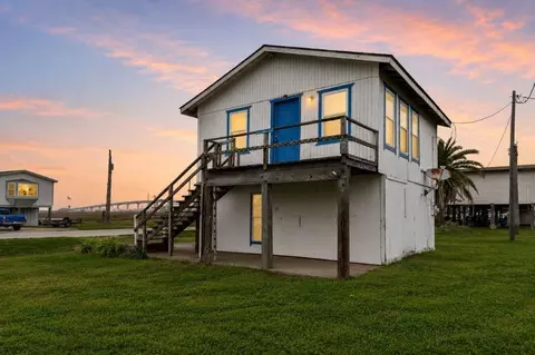 415 Treaty Dr, Surfside Beach, TX 77541