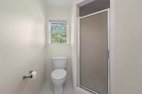 Bath - 131 Shadowood St, Conroe, TX 77304 photo 3 of 4