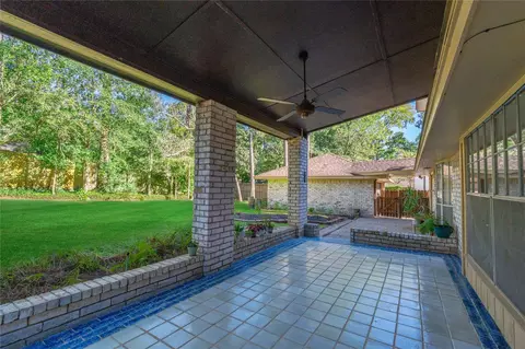 Exterior - 131 Shadowood St, Conroe, TX 77304 photo 8 of 10