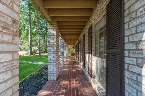 Exterior - 131 Shadowood St, Conroe, TX 77304 photo 5 of 10