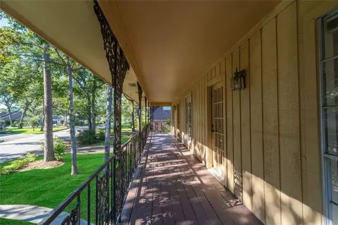Exterior - 131 Shadowood St, Conroe, TX 77304 photo 4 of 10