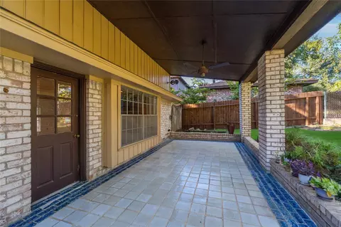 Exterior - 131 Shadowood St, Conroe, TX 77304 photo 7 of 10