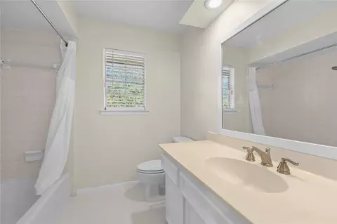 Bath - 131 Shadowood St, Conroe, TX 77304 photo 4 of 4