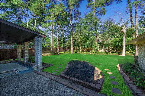 Exterior - 131 Shadowood St, Conroe, TX 77304 photo 9 of 10