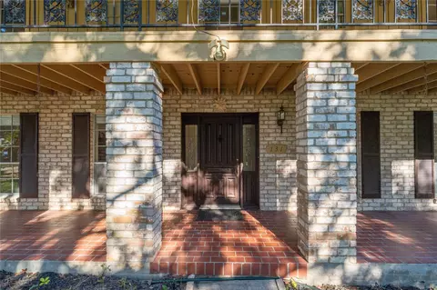 Exterior - 131 Shadowood St, Conroe, TX 77304 photo 6 of 10