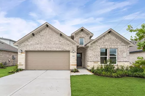 3214 Emerald Hills Dr, Angleton, TX 77516