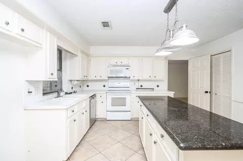 Kitchen - 6702 Spring Leaf Dr, Spring, TX 77379 photo 5 of 7