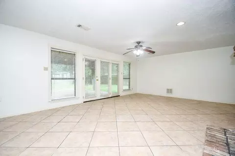 Living - 6702 Spring Leaf Dr, Spring, TX 77379 photo 7 of 10
