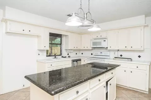 Kitchen - 6702 Spring Leaf Dr, Spring, TX 77379 photo 3 of 7