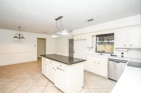 Kitchen - 6702 Spring Leaf Dr, Spring, TX 77379 photo 4 of 7