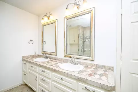 Bath - 6702 Spring Leaf Dr, Spring, TX 77379 photo 3 of 7