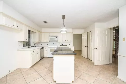 Kitchen - 6702 Spring Leaf Dr, Spring, TX 77379 photo 1 of 7