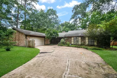 Exterior - 6702 Spring Leaf Dr, Spring, TX 77379 photo 2 of 11