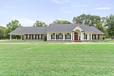 133 Holly Dr, Village Mills, TX 77663
