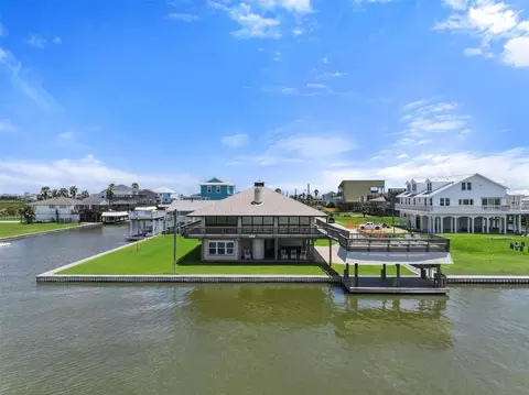 3702 Spanish Wells Rd, Galveston, TX 77554