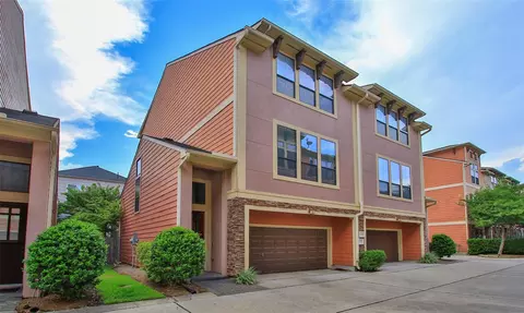 1049 W 22nd St #I, Houston, TX 77008