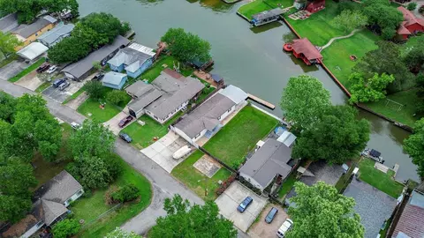 14184 Shadow Bay Dr, Willis, TX 77318