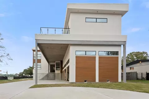 5030 Braesheather Dr, Houston, TX 77096