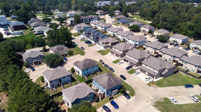 134-136 Sendero Dr, Huntsville, TX 77340