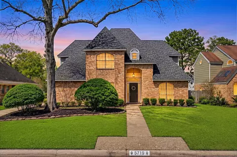 5719 Lone Cedar Dr, Kingwood, TX 77345