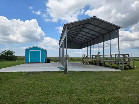 1069 Joy, Gilchrist, TX 77617