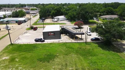 207 E Cottonwood St, Madisonville, TX 77864