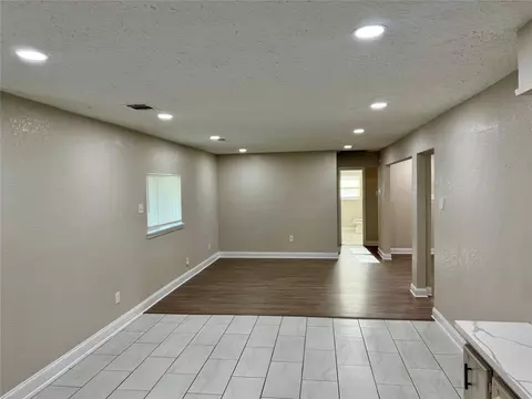 Living - 6321 Apache Dr, Pasadena, TX 77503 photo 4 of 6