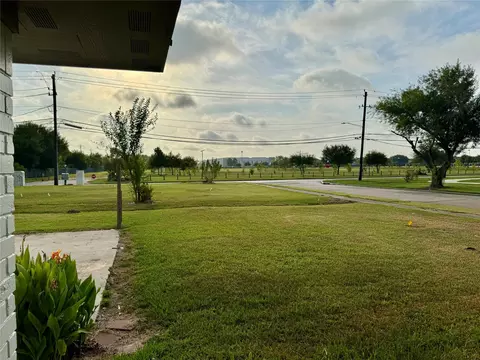Exterior - 6321 Apache Dr, Pasadena, TX 77503 photo 4 of 6