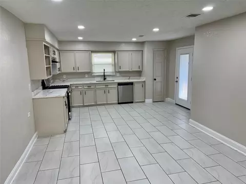 Kitchen - 6321 Apache Dr, Pasadena, TX 77503 photo 4 of 4