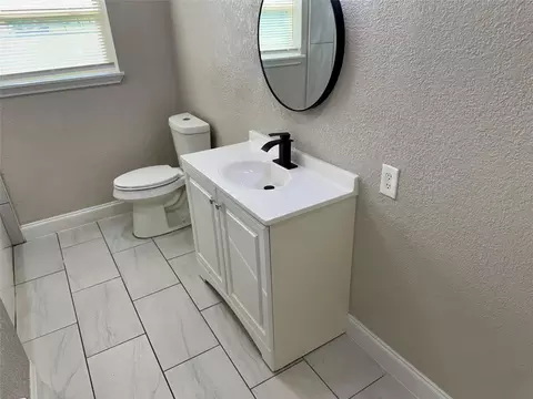 Bath - 6321 Apache Dr, Pasadena, TX 77503 photo 4 of 4