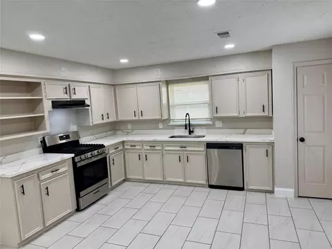 Kitchen - 6321 Apache Dr, Pasadena, TX 77503 photo 1 of 4