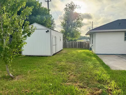 Exterior - 6321 Apache Dr, Pasadena, TX 77503 photo 5 of 6