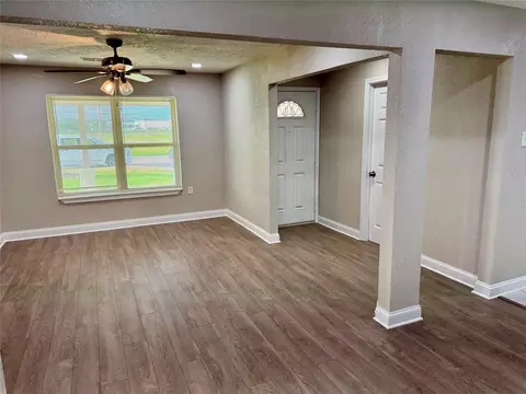 Living - 6321 Apache Dr, Pasadena, TX 77503 photo 2 of 6