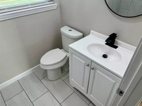 Bath - 6321 Apache Dr, Pasadena, TX 77503 photo 1 of 4