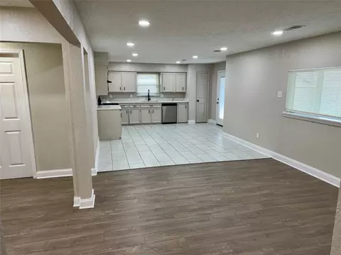 Living - 6321 Apache Dr, Pasadena, TX 77503 photo 3 of 6
