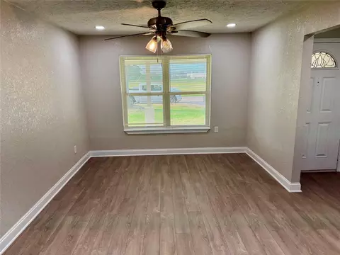 Living - 6321 Apache Dr, Pasadena, TX 77503 photo 6 of 6