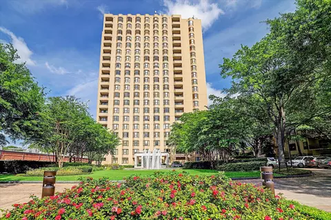 651 Bering Dr #1902, Houston, TX 77057