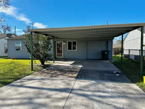 9434 Fairland Dr, Houston, TX 77051