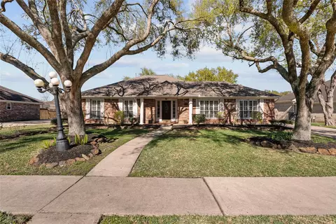 1009 Sable Dr, Friendswood, TX 77546