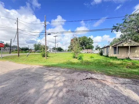 101 Carl St, Refugio, TX 78377 photo 2