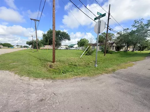 101 Carl St, Refugio, TX 78377 photo 4