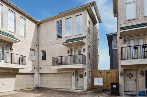 2207 Austin St, Houston, TX 77002