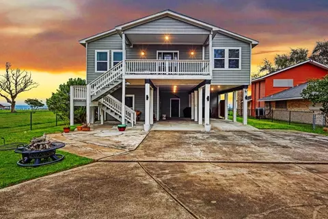 2534 Cliff Dr, Dickinson, TX 77539