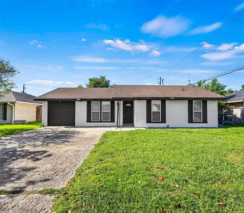 3907 Sandy Meadow Ln, Houston, TX 77039