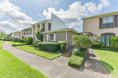 1307 Town Cir #4, Baytown, TX 77520