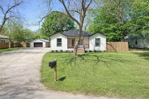 1304 Rampart St, Columbus, TX 78934
