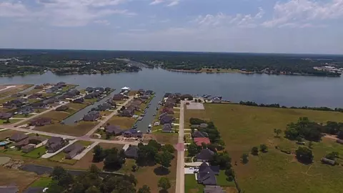 10856 Bourbon St, Willis, TX 77318 photo 2