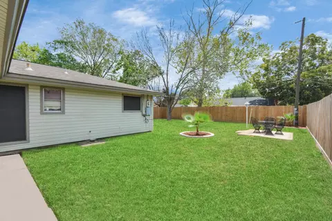 Exterior - 2706 Harvard St, Pasadena, TX 77502 photo 9 of 10