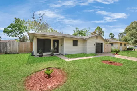 Exterior - 2706 Harvard St, Pasadena, TX 77502 photo 7 of 10